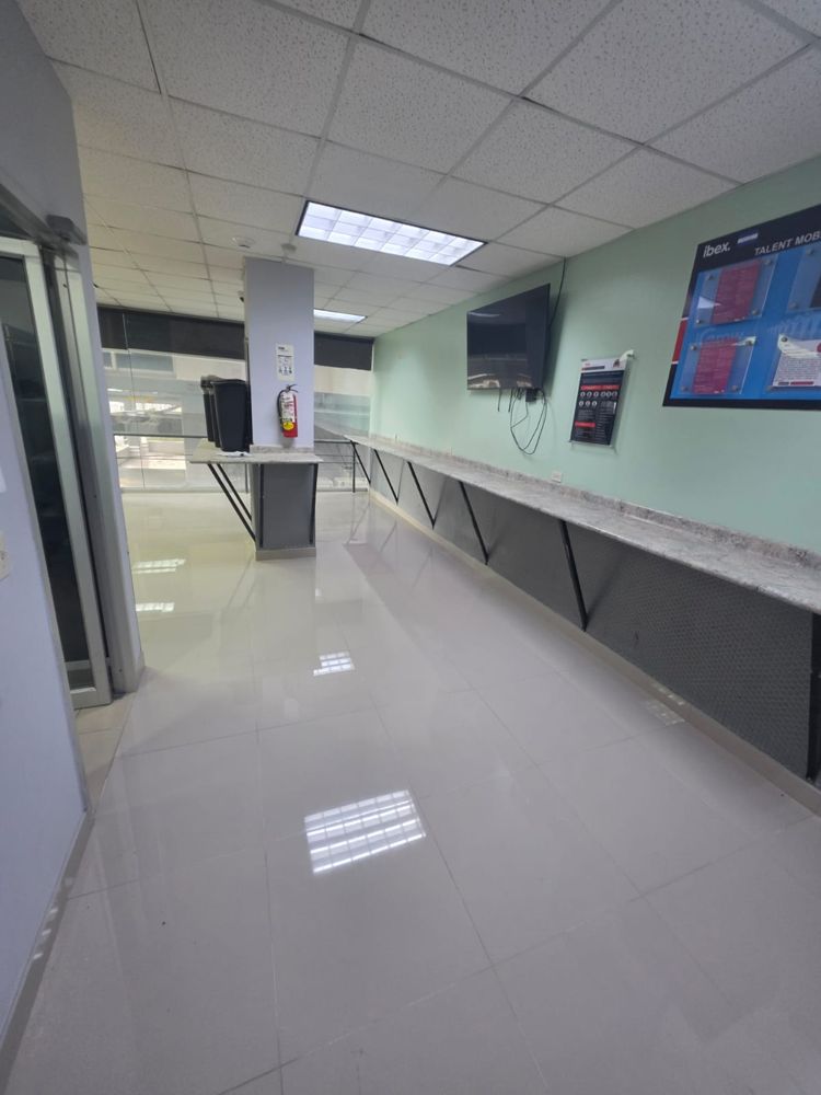 Pasillo del comedor con porcelanato nuevo